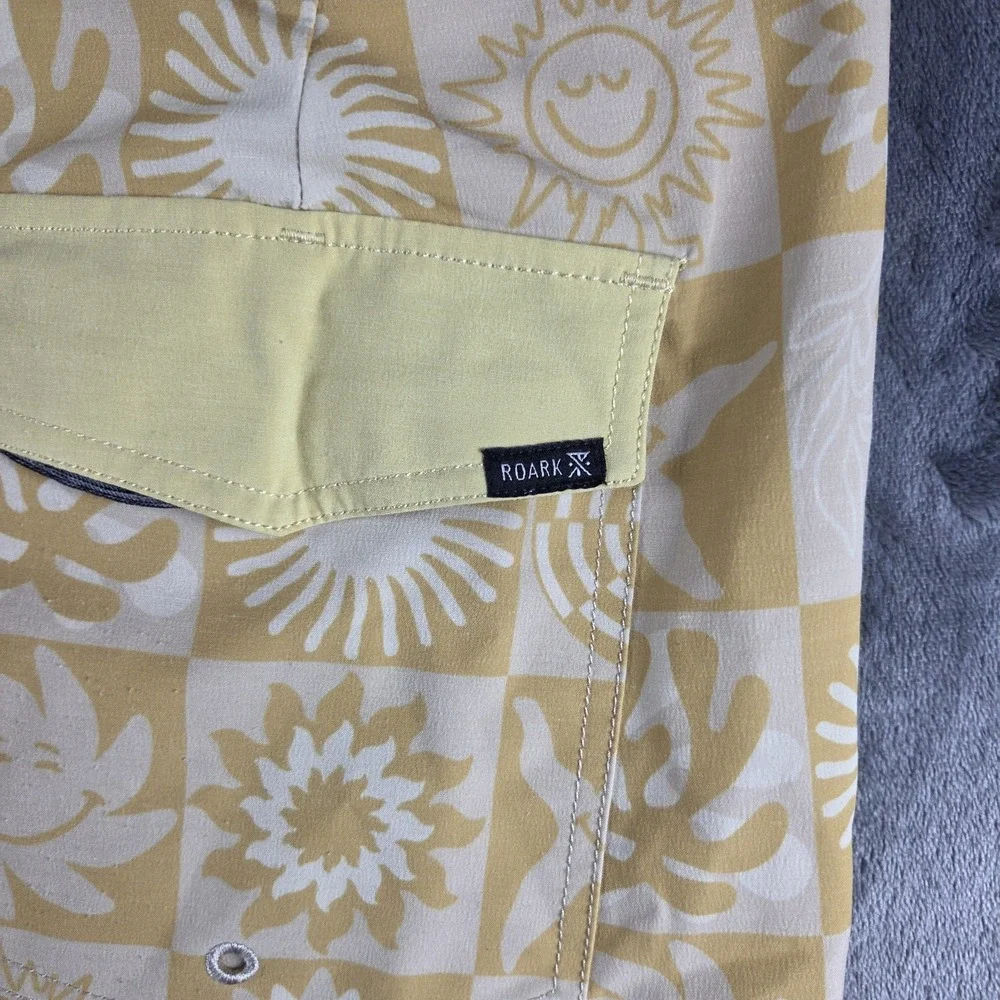 Roark Passage Series Mosaic Sunbeam Board Swim Shorts Mens size 33 Swimwear